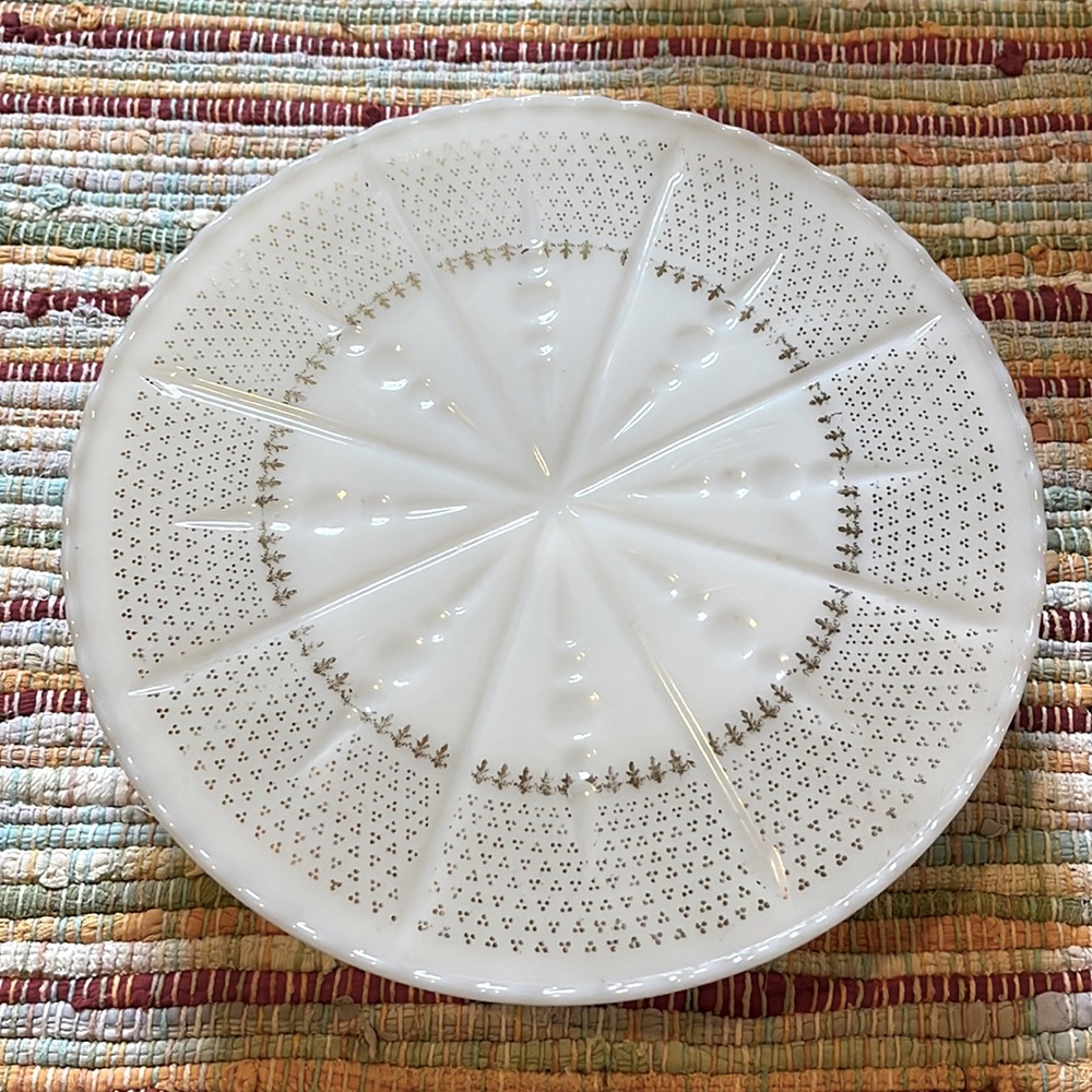 Vintage Anchor Hocking Milkglass Cake Stand